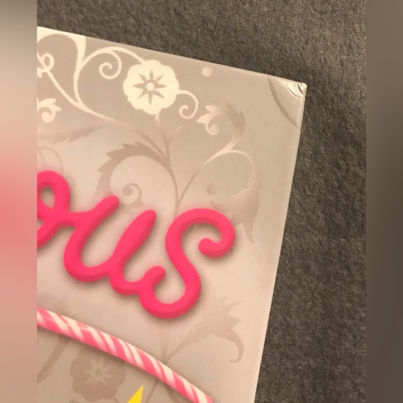 Fancy Nancy/Pinkalicious Books Bundle - Picture 11 of 12